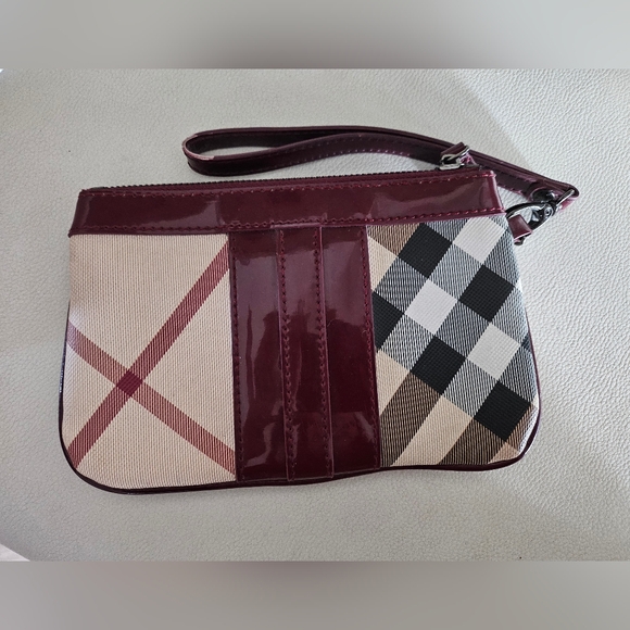 Burberry Handbags - Burberry Nova Check Wristlet Clutch Beige Plaid Canvas Red Leather Zip Pouch.